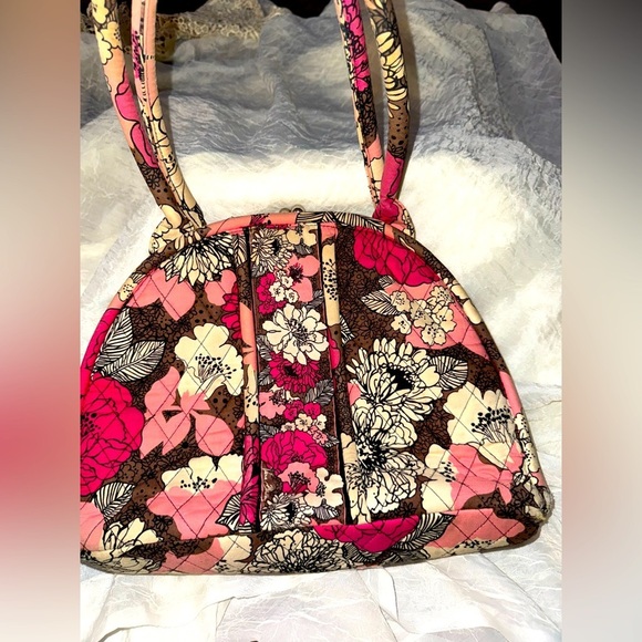 Vera Bradley Handbags - VTG Retired Vera Bradley Mocha Rouge Eloise Clam Shell Kiss Lock Purse